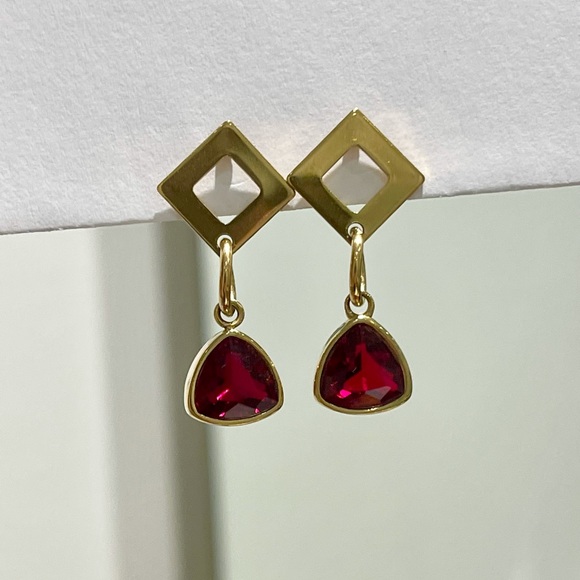 Ruby red gemstone dangle gold earrings - Picture 1 of 4